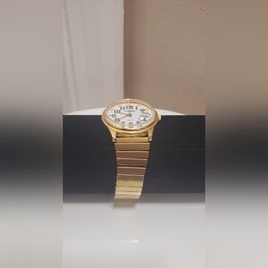 🌴Goldcolour vintagewristwatch, stainless steel ladies,gold stretchy adjustable.